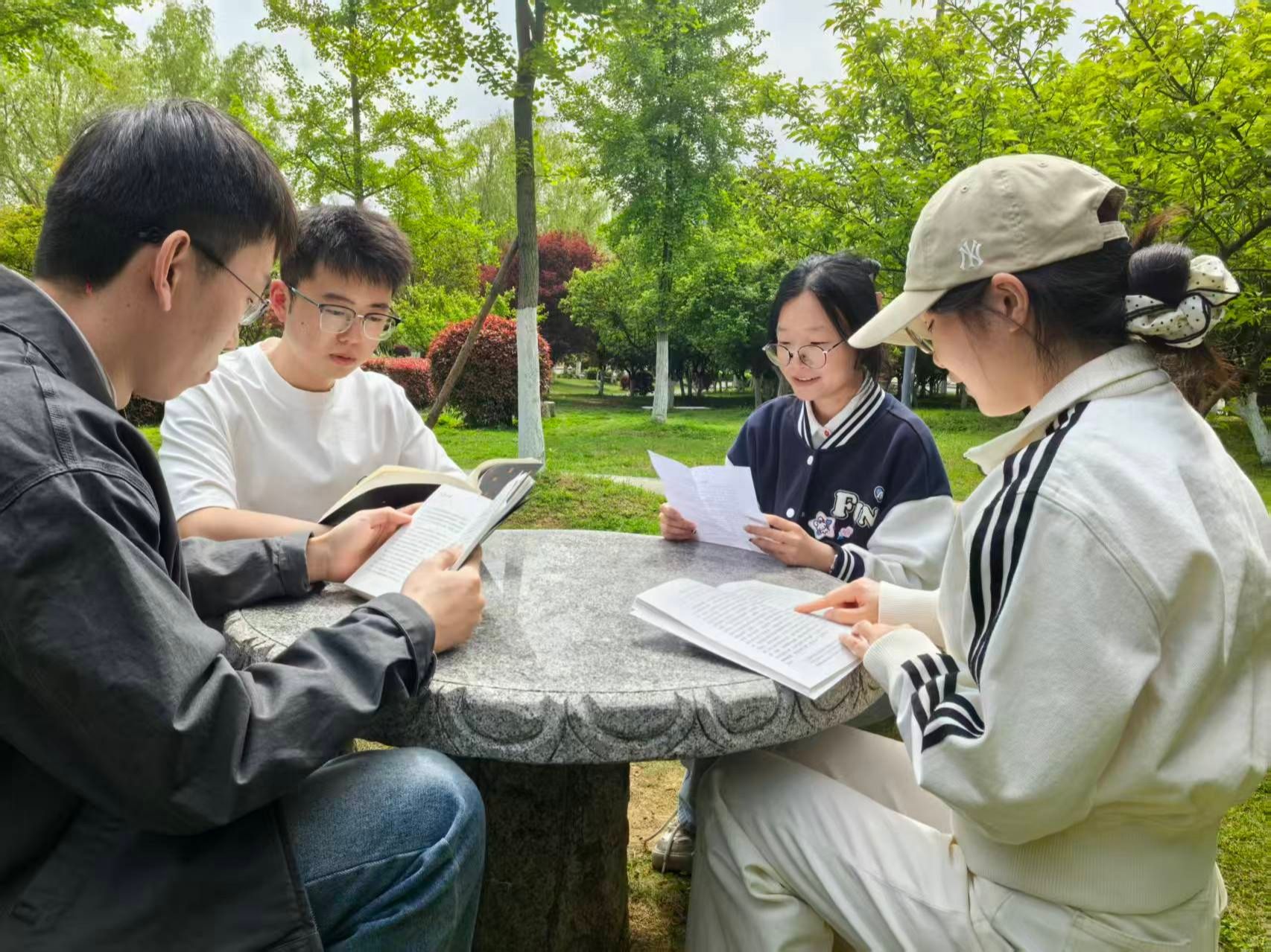 涵养优良学风，培育科研新人——365英国上市开展2026年研究生科学道德和学风建设系列活动