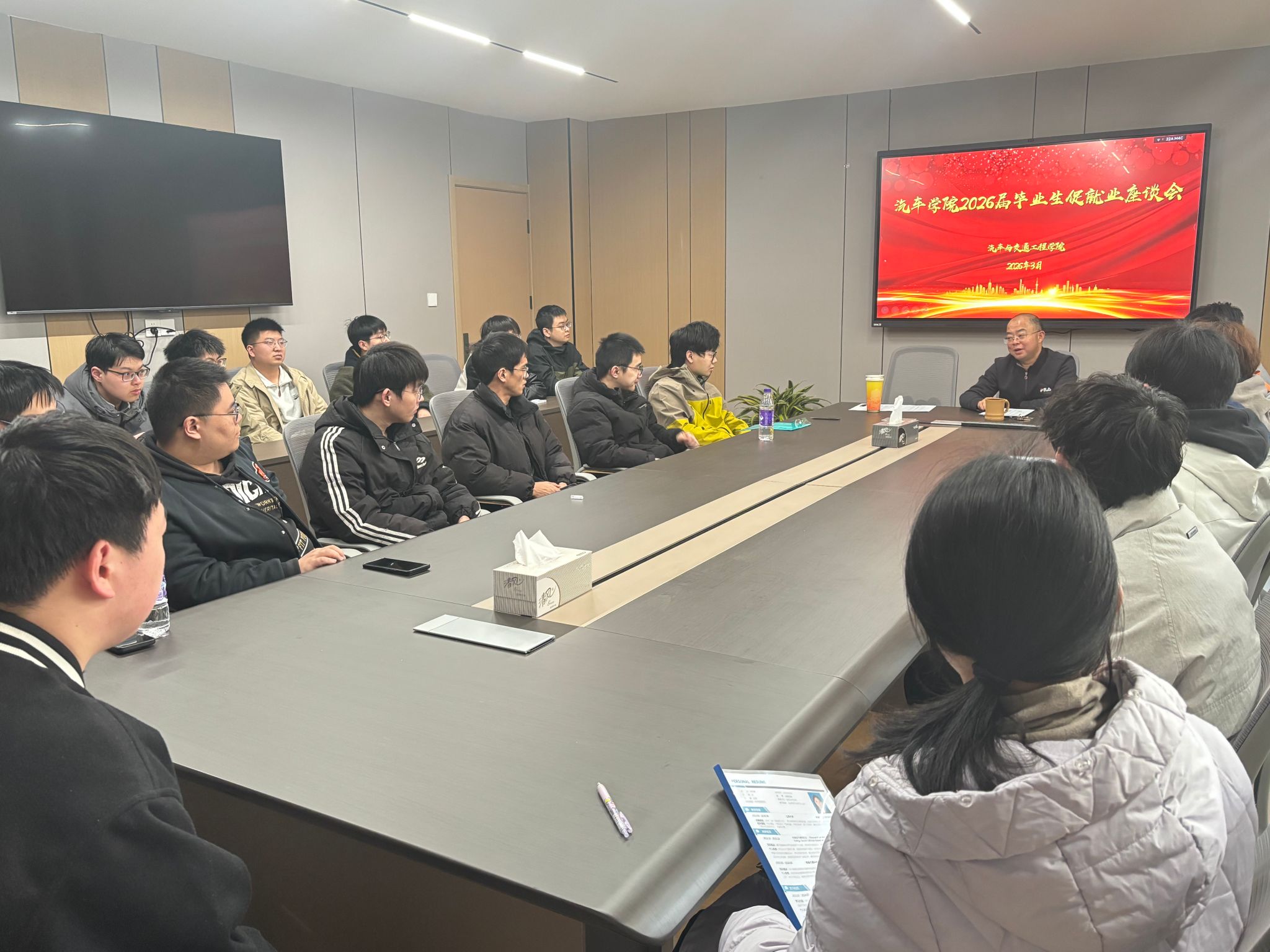 精准施策促就业，凝心聚力助远航──365英国上市召开2026届毕业生促就业学生座谈会